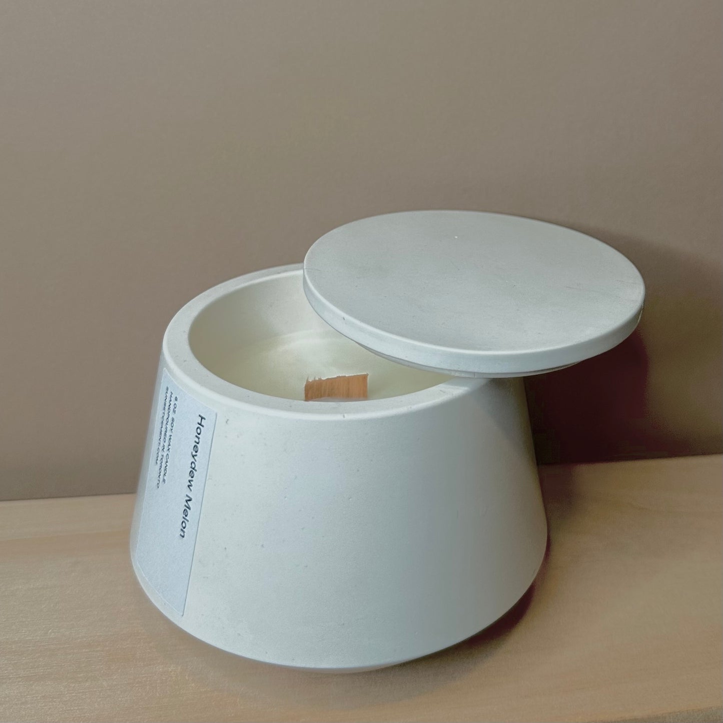 Concrete Soy Candle - Honeydew Melon - wood wick