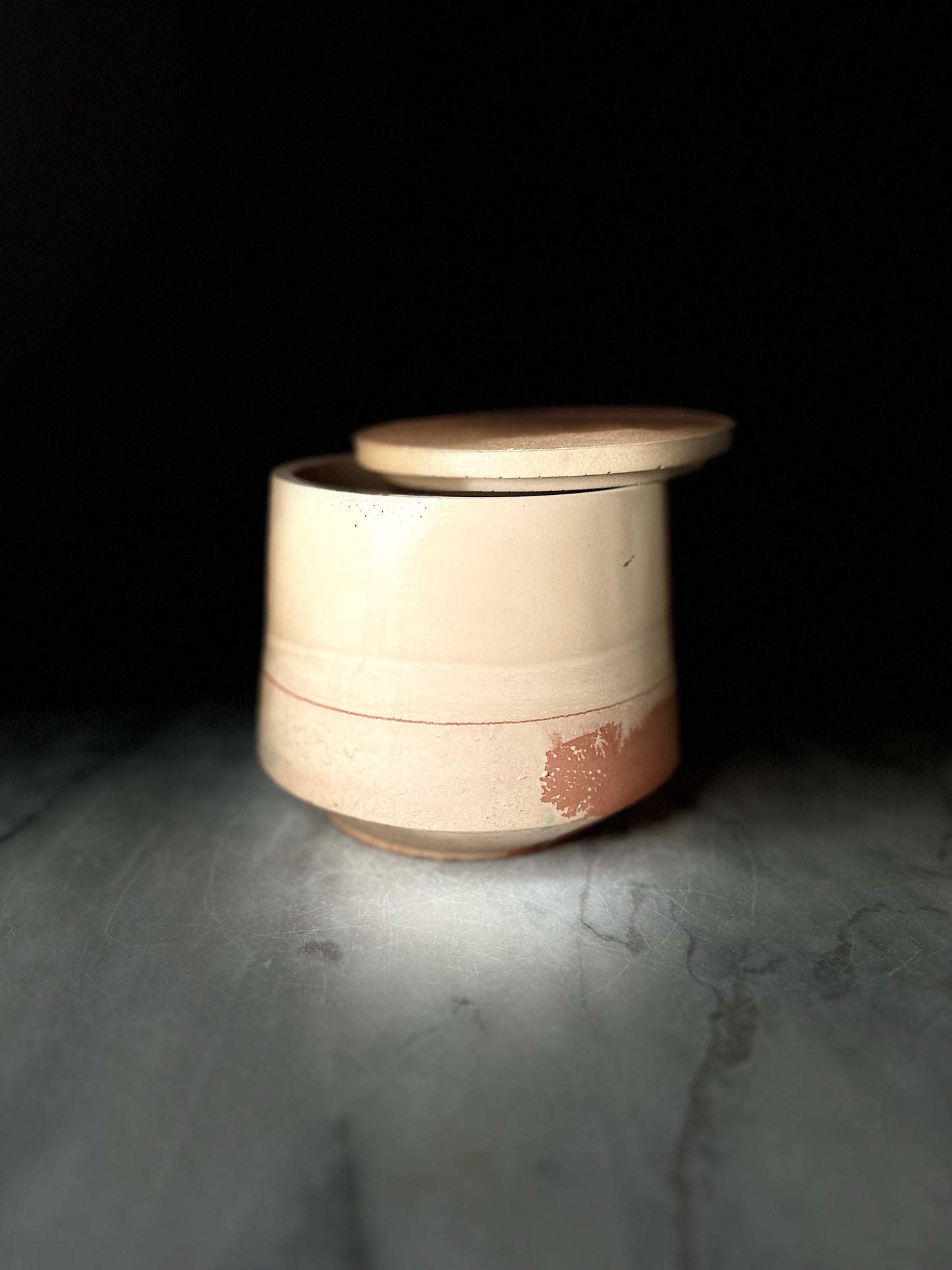 Concrete Storage - large UFO concrete storage with lid