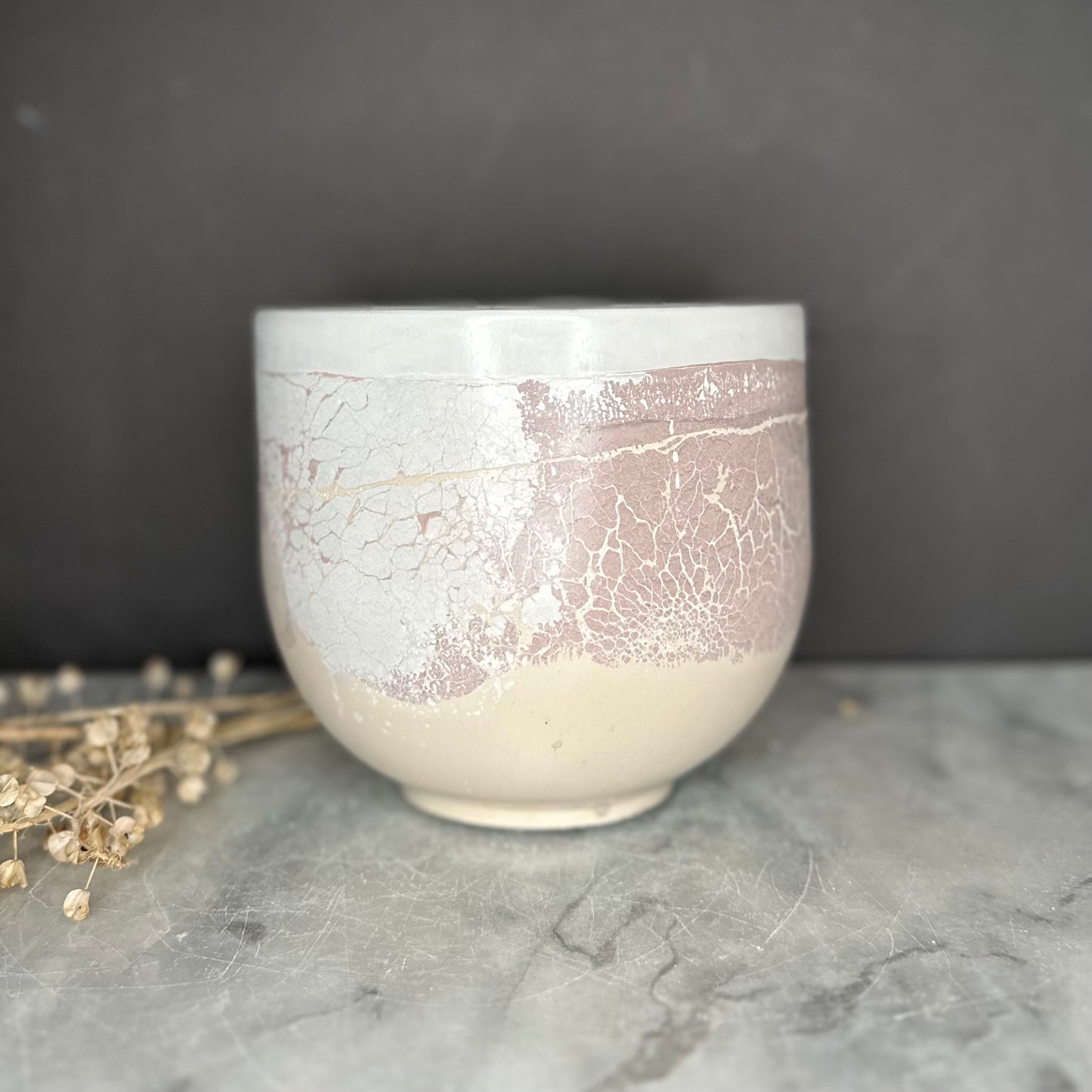 Concrete planter - egg concrete planter