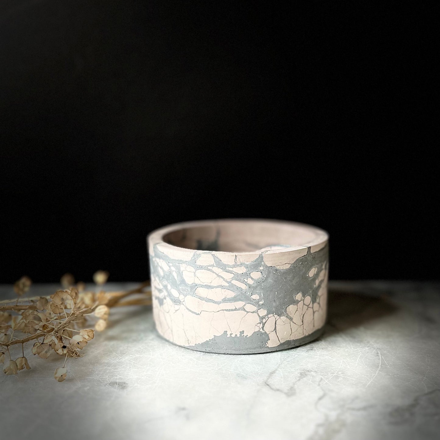 Concrete vessel - super texture in gray/pink